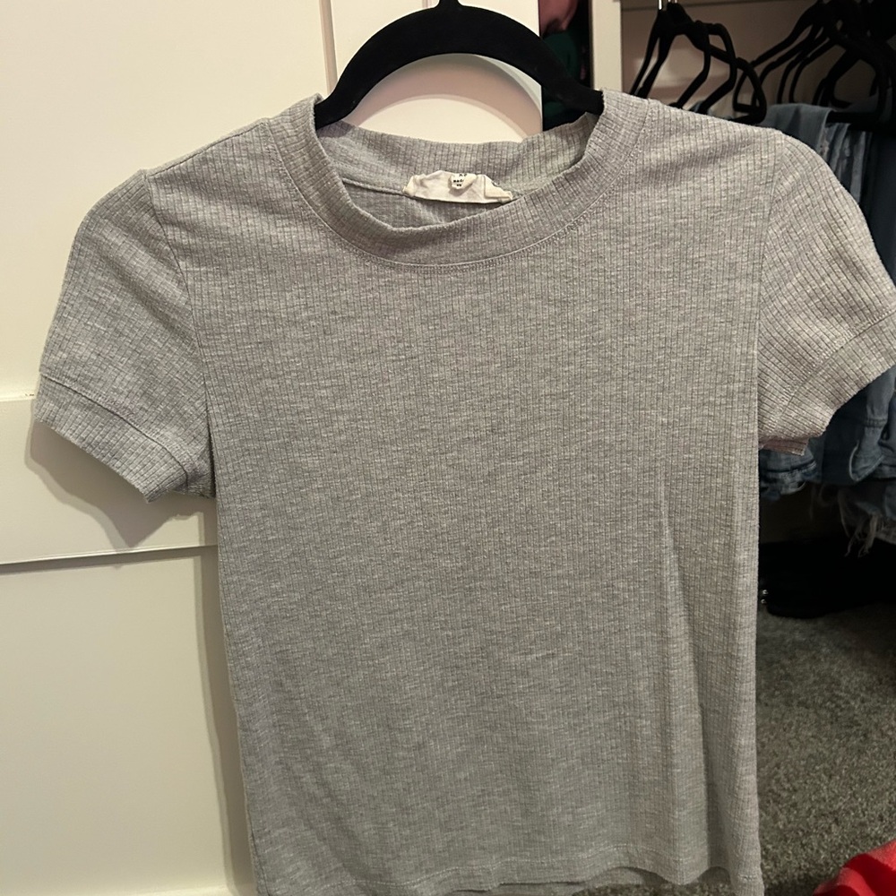 Hippie Rose Light Gray Ribbed Tee